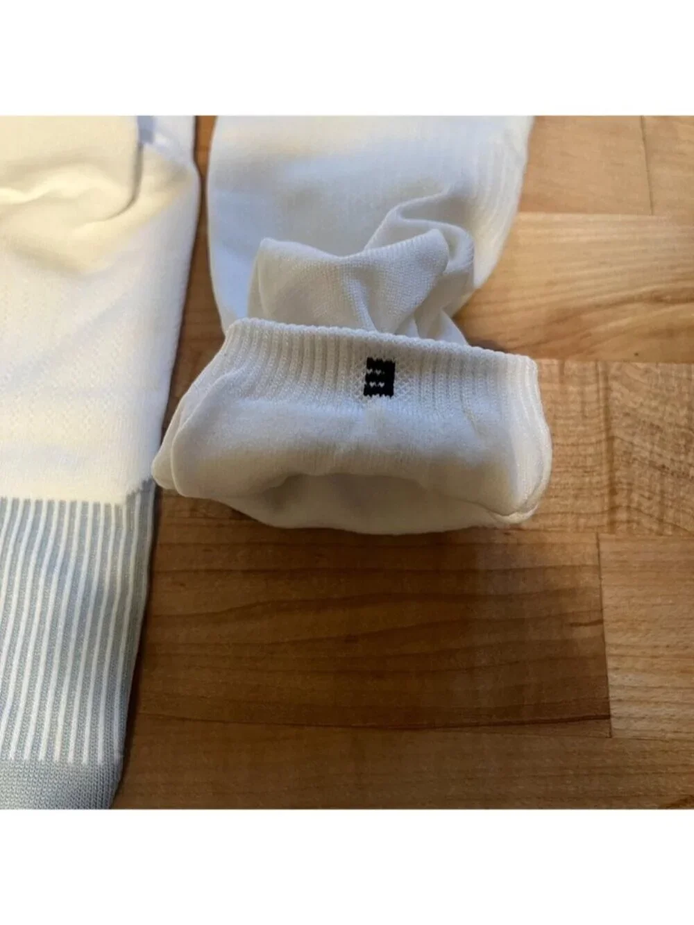 Men's Medium 8-9.5 Nike Spark Lightweight Dri Fit Quarter Crew Running Socks